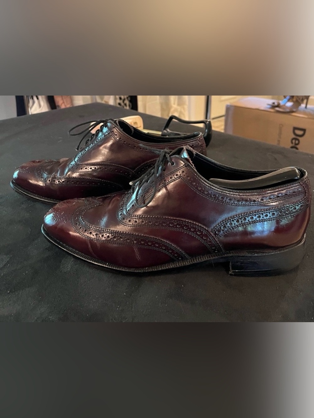 Florsheim Men's Classic Wingtip Oxford Leather Dress Shoes - Burgundy